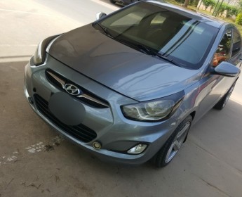 A venda HYUNDAI ACCENT