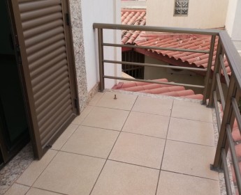 A venda MORADIA T3 CONDOMÍNIO LUAR DE TALATONA
