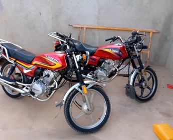 A venda Vende-se moto de marca ling ken