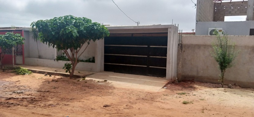 Venda Casa Vivenda V4 no Zango 3 primeira paragem