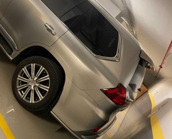 A venda Lexus Lx 570 S
