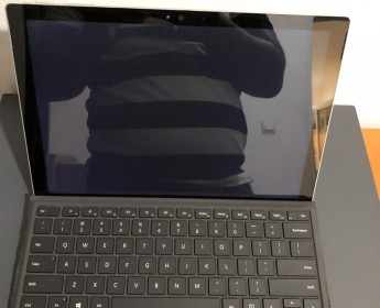 A venda Microsoft Surface Pro 4 Core i7 8GB RAM 256GB SSD limpo