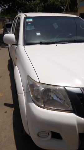 Venda Toyota Hilux 2015 com 75.000 km série G