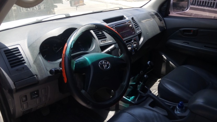 Venda Toyota Hilux 2015 com 75.000 km série G