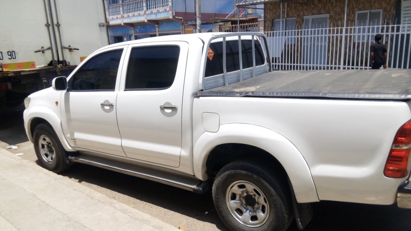 Venda Toyota Hilux 2015 com 75.000 km série G
