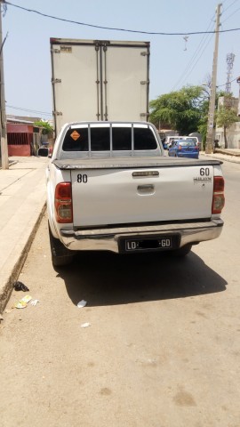Venda Toyota Hilux 2015 com 75.000 km série G