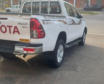 A venda Toyota Hilux H semi novo prnt