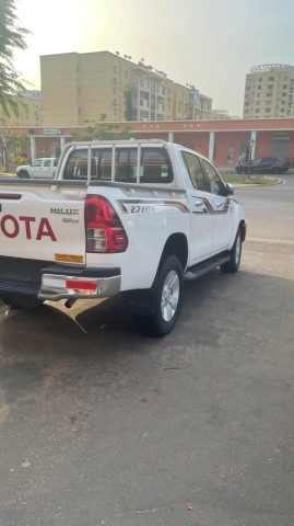 Venda Toyota Hilux H semi novo prnt