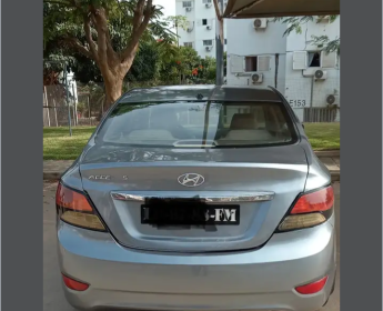 A venda HYUNDAI ACCENT LIMPO