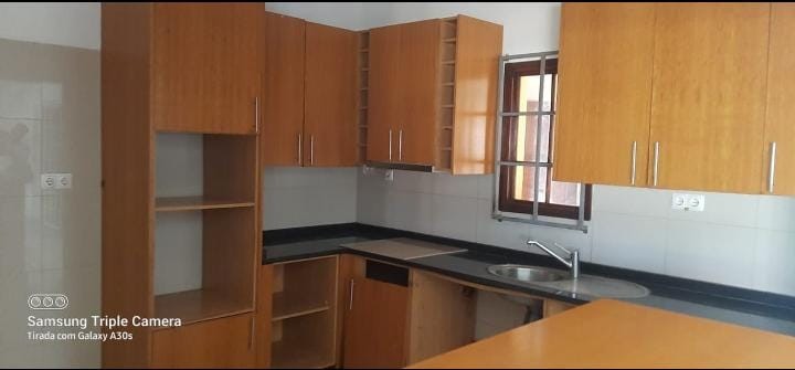 Venda Vivenda V3 + anexo, na 1ª fase do lar do Patriota (rua do Koolpark)*