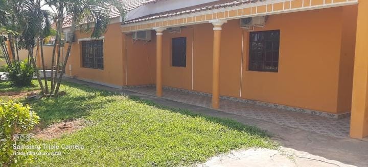 Venda Vivenda V3 + anexo, na 1ª fase do lar do Patriota (rua do Koolpark)*