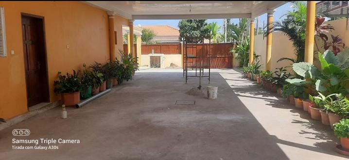 Venda Vivenda V3 + anexo, na 1ª fase do lar do Patriota (rua do Koolpark)*
