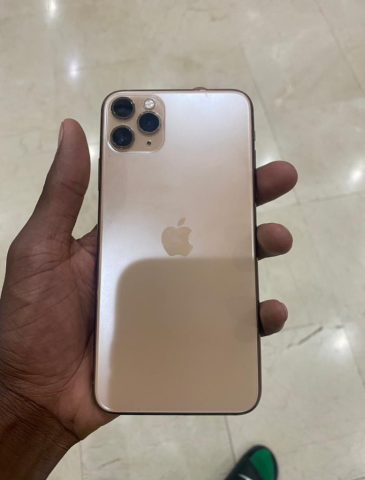 Venda Estou a despachar o meu Iphone 11 Pro Max 256G Gold(dourado) praticamente novo com 1mes de uso