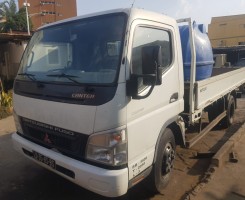 A venda Carrinha Canter semi nova prnt