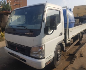 A venda Carrinha Canter semi nova prnt