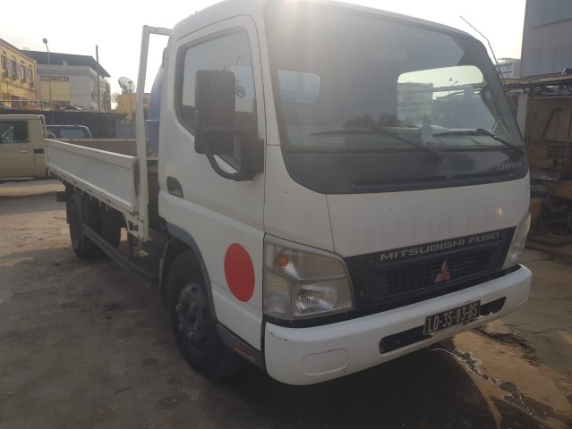 Venda Carrinha Canter semi nova prnt