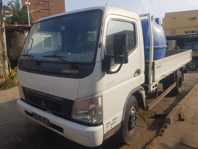Venda Carrinha Canter semi nova prnt