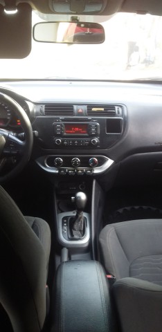 Venda KIA RIO carro limpo está em perfeitas condições