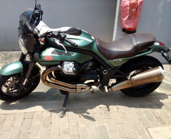 A venda Moto Guzzi griso V8 de 2011