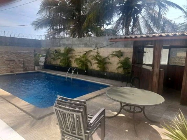Venda Vivenda t6 camama Estrada principal bem localizada