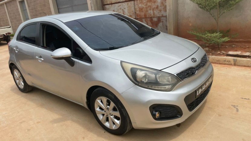 Venda Kia Rio já pintado cinza, prnt