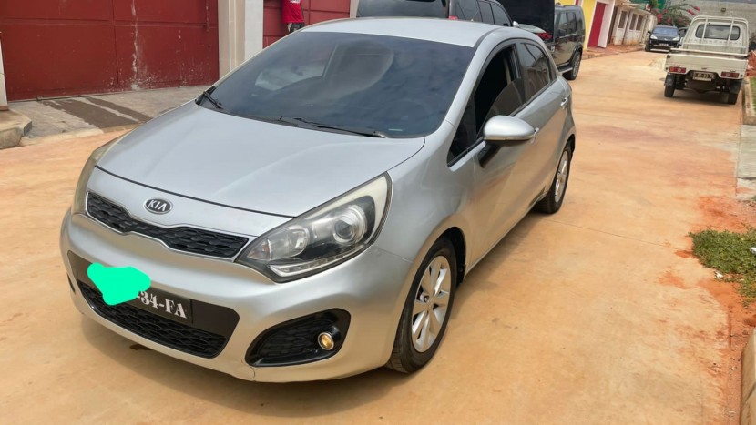 Venda Kia Rio já pintado cinza, prnt