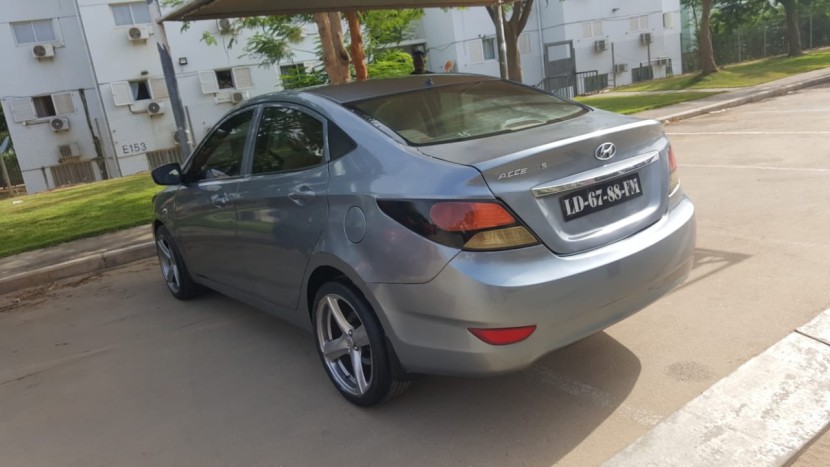 Venda Hyundai Accent cinza limpo prnt
