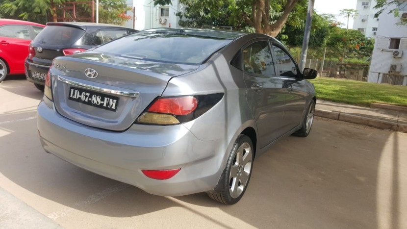 Venda Hyundai Accent cinza limpo prnt