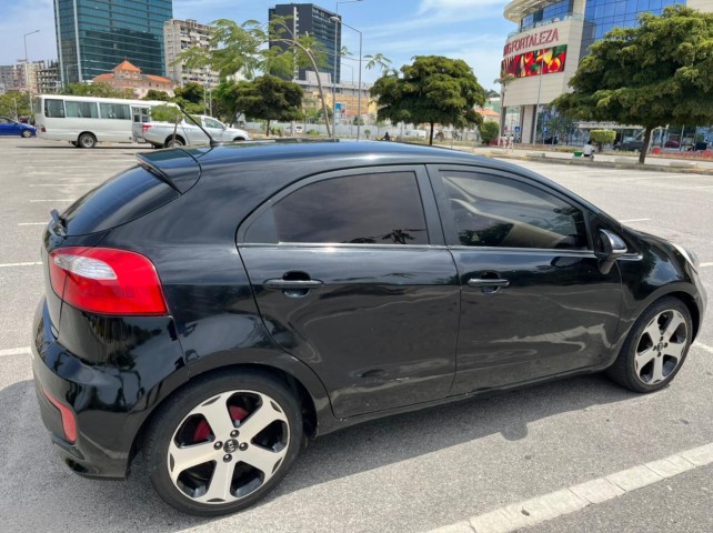 Venda KIA RIO Black sndy prnt