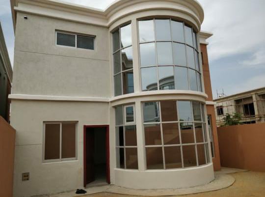 Venda ARRENDA-SE MORADIA T4 DUPLEX - CONDOMÍNIO RESIDENCIAL KASSAMA