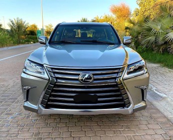 A venda Lexus LX570 cinza semi novo Lcar