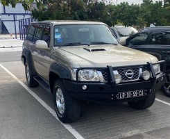 A venda NISSAN PATROL crem Lcr
