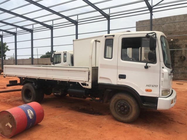 Venda HYUNDAI CANTER limpo Lcr