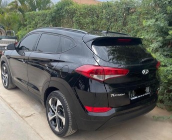 A venda HYUNDAI TUCSON semi novo Lcr