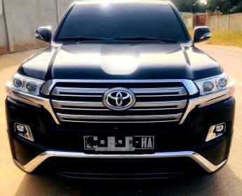 A venda TOYOTA GXR H black semi novo Lcr