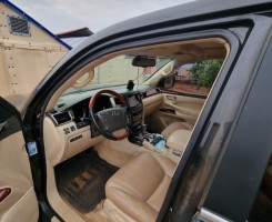 A venda LEXUS 570 LIMPO