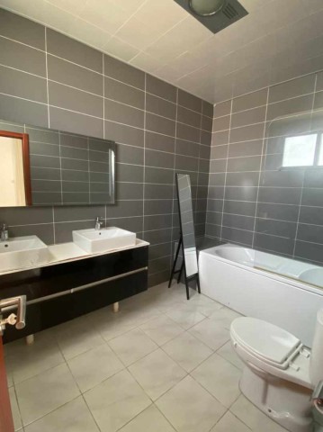 Venda Vivenda T3 +1 condomínio acácias flh