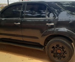 A venda TOYOTA FORTUNER C Ângstny