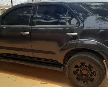 A venda TOYOTA FORTUNER C Ângstny