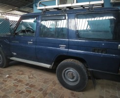 A venda LAND CRUISER azul escuro khlfa prnt