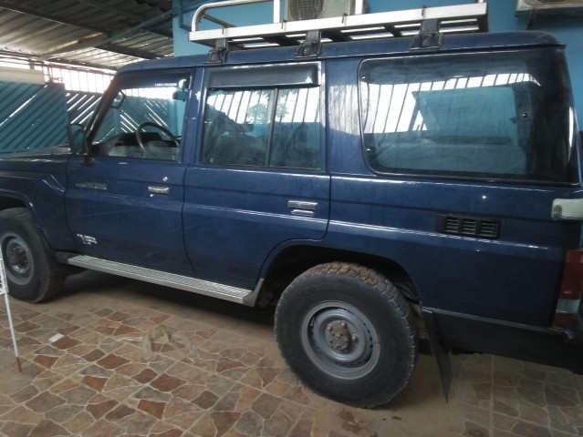 Venda LAND CRUISER azul escuro khlfa prnt