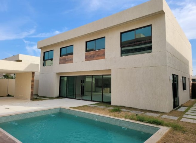 Luxuosa Vivenda V4 Duplex, nova em Talatona, condomínio Malunga