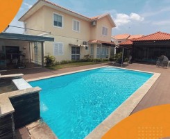 A venda *Vivenda V4 Duplex em condomínio, Parque das Acácias