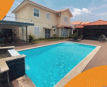 A venda *Vivenda V4 Duplex em condomínio, Parque das Acácias