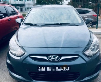 A venda Hyundai Accent limpo EdrdN
