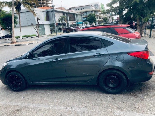 Venda Hyundai Accent limpo EdrdN