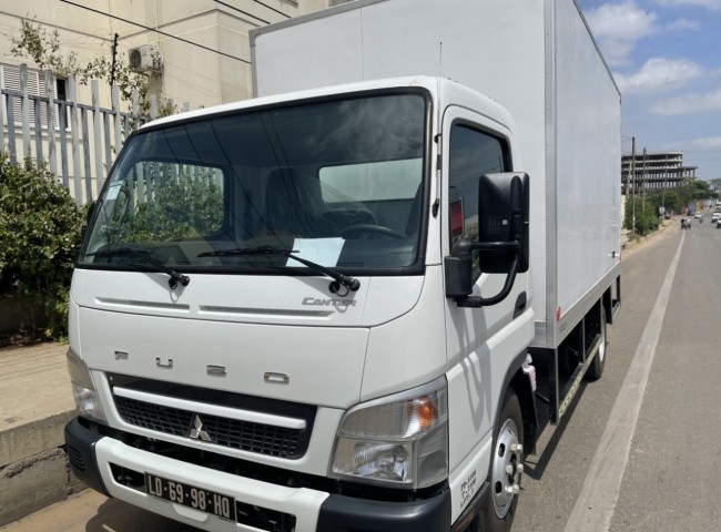 Venda Estou a vender esta MITSUBISHI CANTER FUSO FECHADA NOVA 1000KM a bom preço 23.500.000negociável