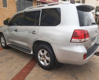 A venda Land Cruiser Gxr biturbo mren