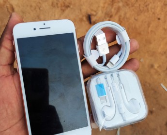 A venda IPhone 8 Gold