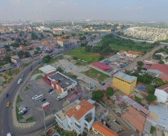 A venda Terreno de 4 hectares na primeira linha da Avenida 21 de Janeiro, Morr...